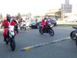 Odwiedziny „Motocykliści w strojach Świętego Mikołaja jeżdżą ulicami Wielunia i rozdają prezenty